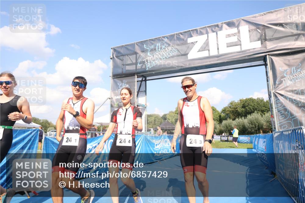 25.08.2024 - Elbe Triathlon Hamburg H.Heesch http://msf.ph/oto/6857429 25.08.2024 16:14:01 Ziel  meine-sportfotos.de