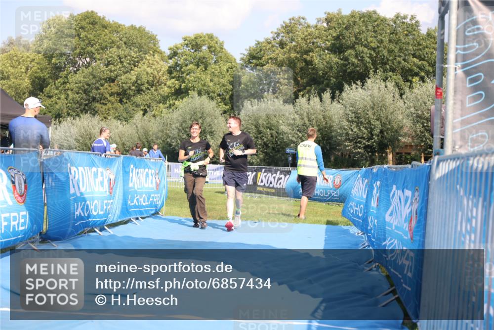 25.08.2024 - Elbe Triathlon Hamburg H.Heesch http://msf.ph/oto/6857434 25.08.2024 16:14:39 Ziel  meine-sportfotos.de