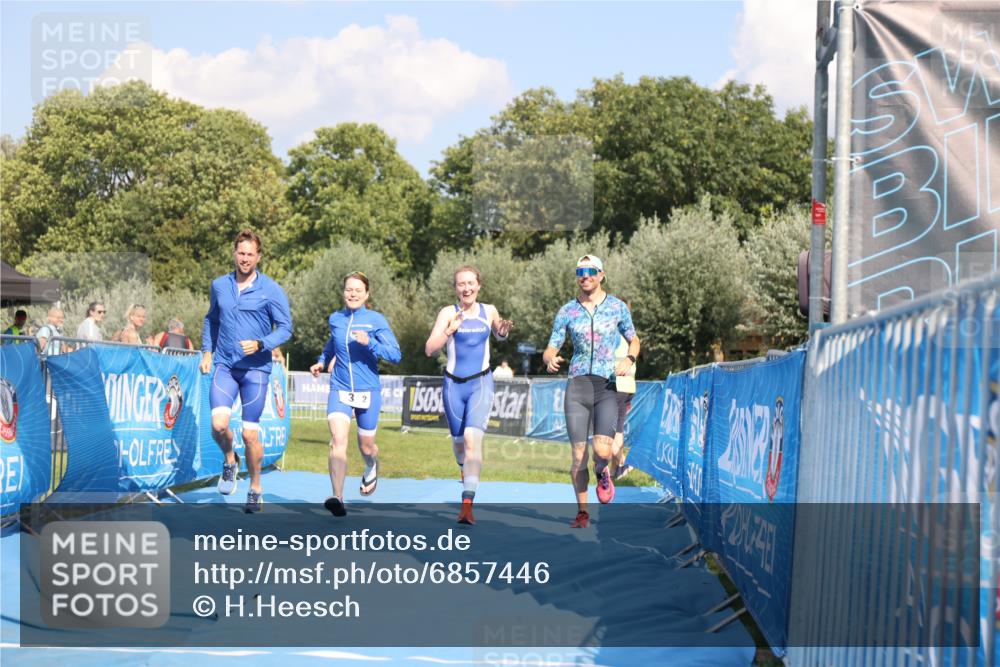 25.08.2024 - Elbe Triathlon Hamburg H.Heesch http://msf.ph/oto/6857446 25.08.2024 16:17:23 Ziel  meine-sportfotos.de