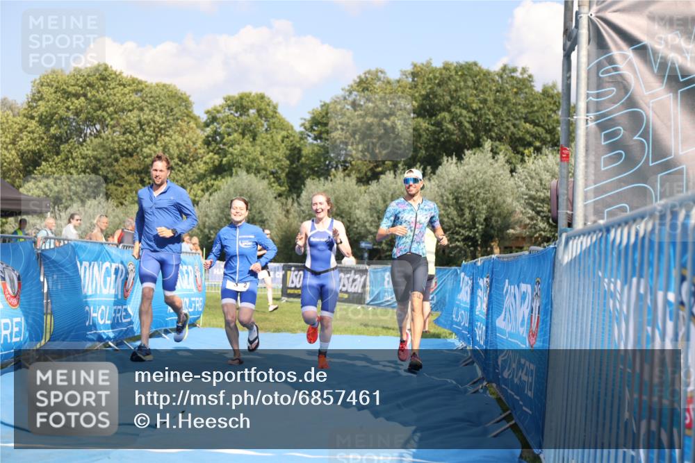 25.08.2024 - Elbe Triathlon Hamburg H.Heesch http://msf.ph/oto/6857461 25.08.2024 16:17:23 Ziel  meine-sportfotos.de