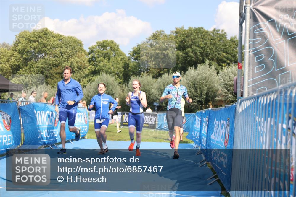 25.08.2024 - Elbe Triathlon Hamburg H.Heesch http://msf.ph/oto/6857467 25.08.2024 16:17:23 Ziel  meine-sportfotos.de