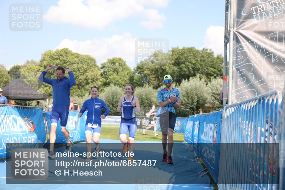 25.08.2024 - Elbe Triathlon Hamburg H.Heesch http://msf.ph/oto/6857487 25.08.2024 16:17:24 Ziel  meine-sportfotos.de