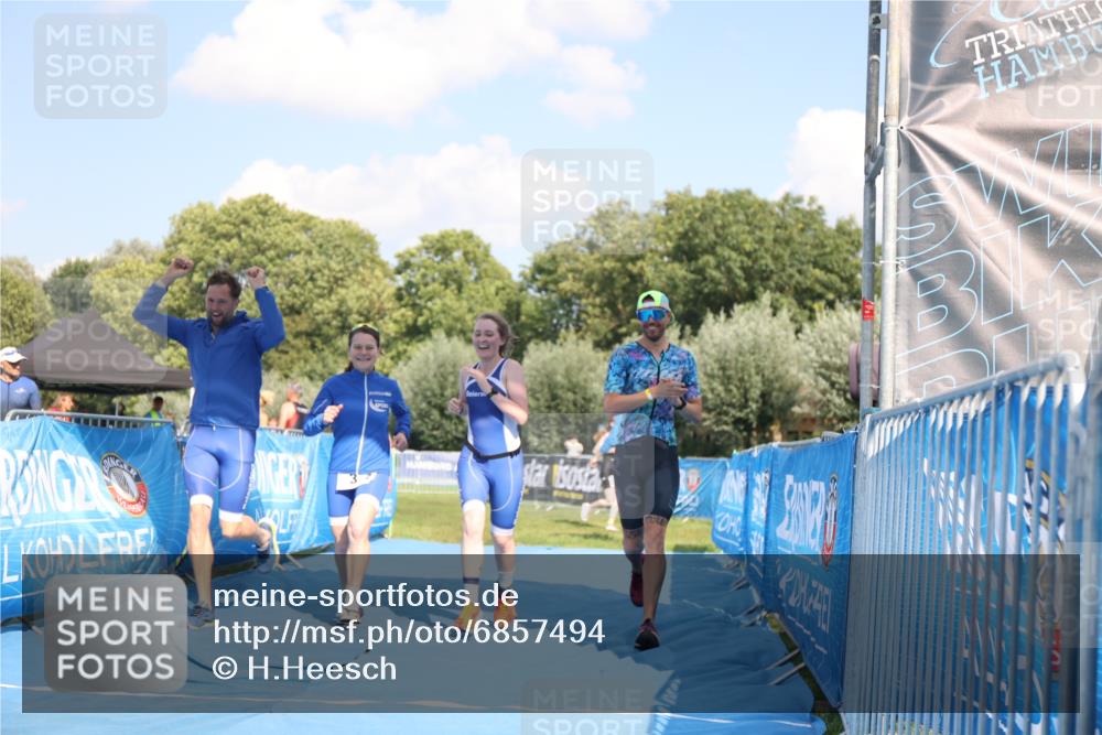 25.08.2024 - Elbe Triathlon Hamburg H.Heesch http://msf.ph/oto/6857494 25.08.2024 16:17:24 Ziel  meine-sportfotos.de