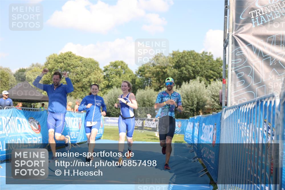 25.08.2024 - Elbe Triathlon Hamburg H.Heesch http://msf.ph/oto/6857498 25.08.2024 16:17:24 Ziel  meine-sportfotos.de