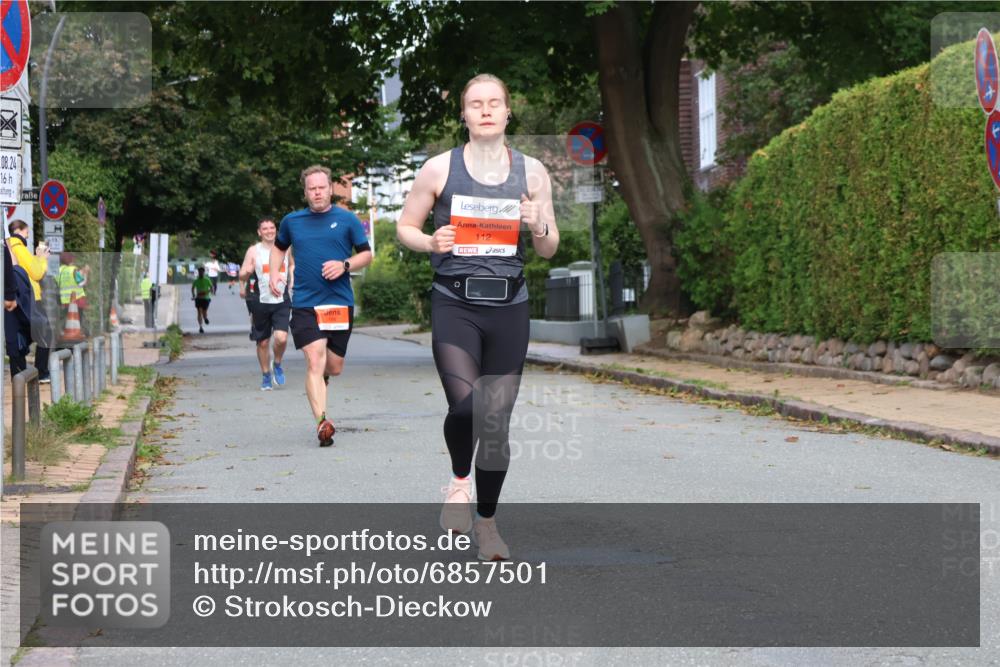 25.08.2024 - 20. Blankeneser Heldenlauf Strokosch-Dieckow http://msf.ph/oto/6857501 25.08.2024 09:48:51 Ziel 112, 131, 166, 216 meine-sportfotos.de