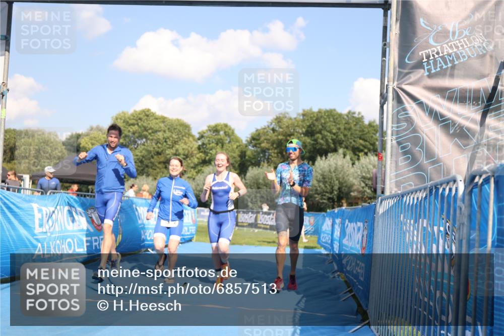 25.08.2024 - Elbe Triathlon Hamburg H.Heesch http://msf.ph/oto/6857513 25.08.2024 16:17:24 Ziel  meine-sportfotos.de