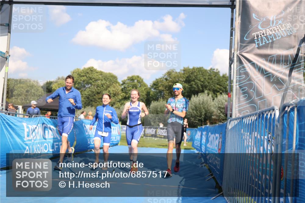 25.08.2024 - Elbe Triathlon Hamburg H.Heesch http://msf.ph/oto/6857517 25.08.2024 16:17:24 Ziel  meine-sportfotos.de