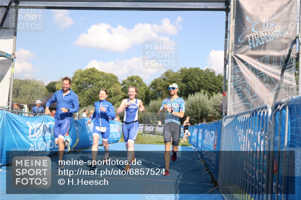 25.08.2024 - Elbe Triathlon Hamburg H.Heesch http://msf.ph/oto/6857524 25.08.2024 16:17:25 Ziel  meine-sportfotos.de