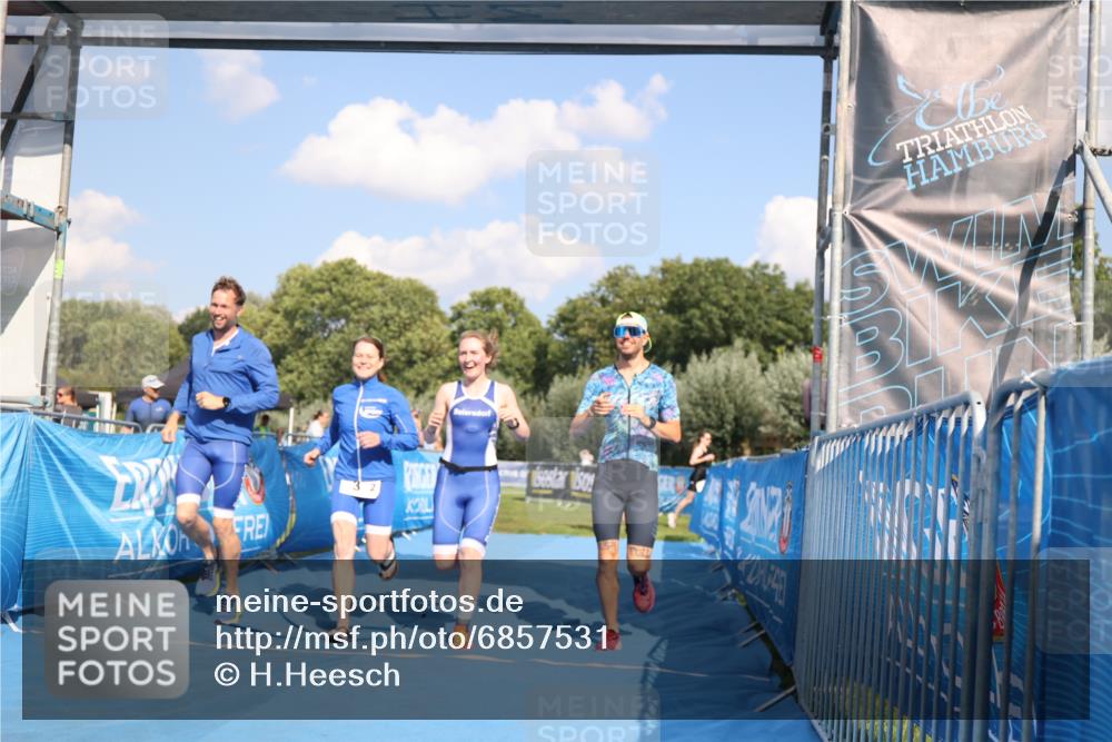 25.08.2024 - Elbe Triathlon Hamburg H.Heesch http://msf.ph/oto/6857531 25.08.2024 16:17:25 Ziel  meine-sportfotos.de