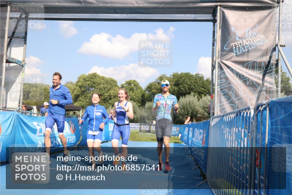 25.08.2024 - Elbe Triathlon Hamburg H.Heesch http://msf.ph/oto/6857541 25.08.2024 16:17:25 Ziel  meine-sportfotos.de