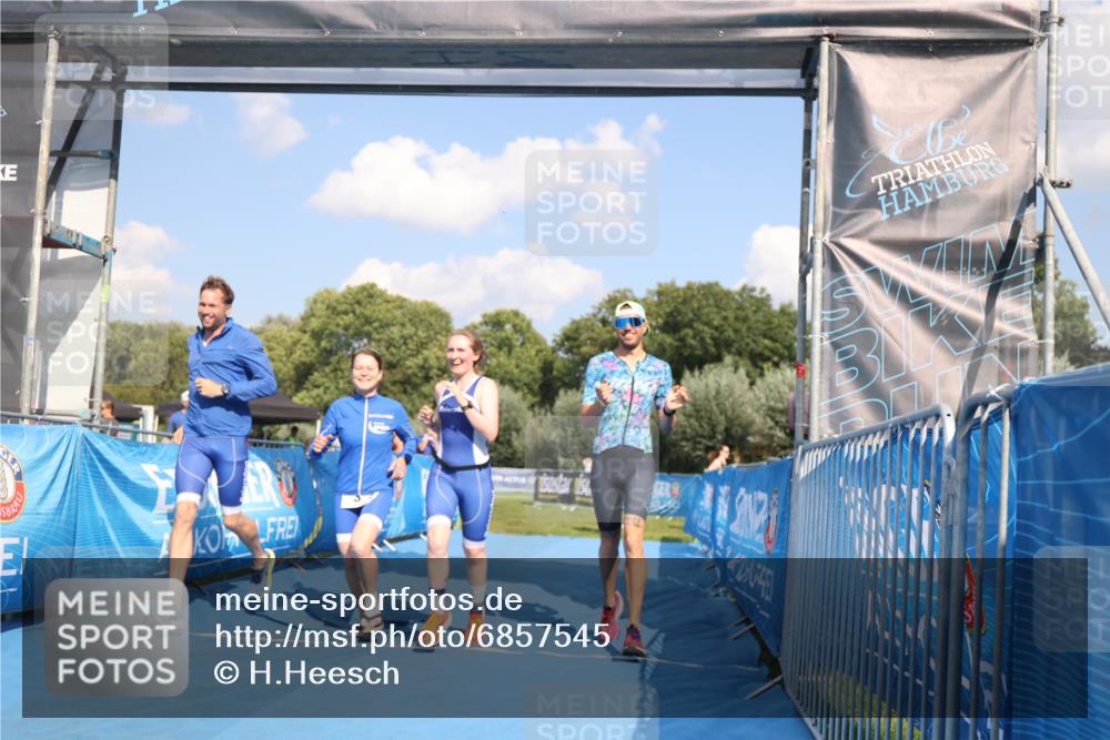 25.08.2024 - Elbe Triathlon Hamburg H.Heesch http://msf.ph/oto/6857545 25.08.2024 16:17:25 Ziel  meine-sportfotos.de