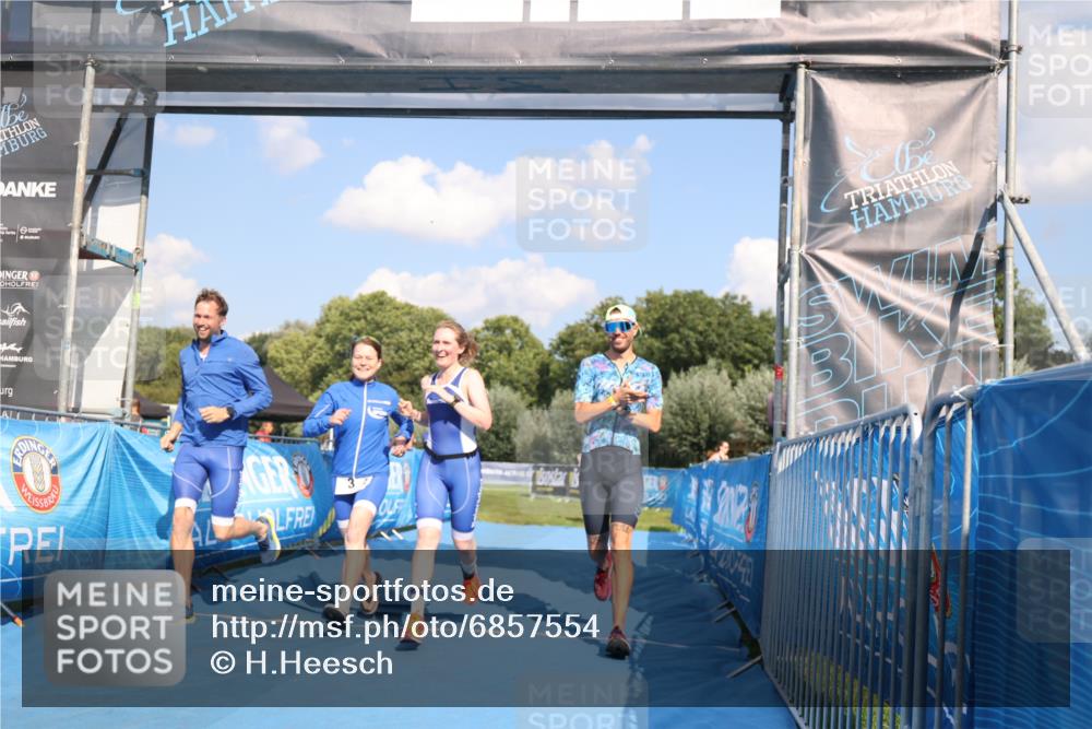 25.08.2024 - Elbe Triathlon Hamburg H.Heesch http://msf.ph/oto/6857554 25.08.2024 16:17:25 Ziel  meine-sportfotos.de