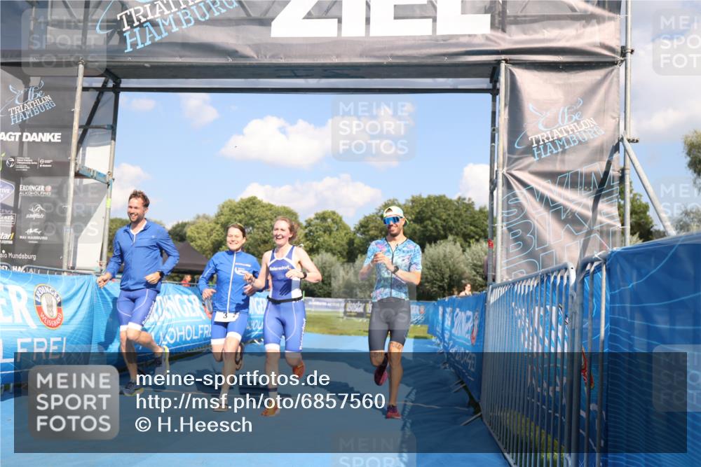 25.08.2024 - Elbe Triathlon Hamburg H.Heesch http://msf.ph/oto/6857560 25.08.2024 16:17:25 Ziel  meine-sportfotos.de