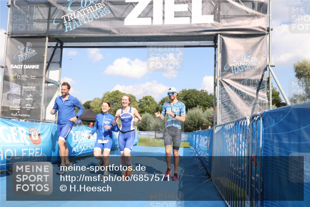 25.08.2024 - Elbe Triathlon Hamburg H.Heesch http://msf.ph/oto/6857571 25.08.2024 16:17:25 Ziel  meine-sportfotos.de