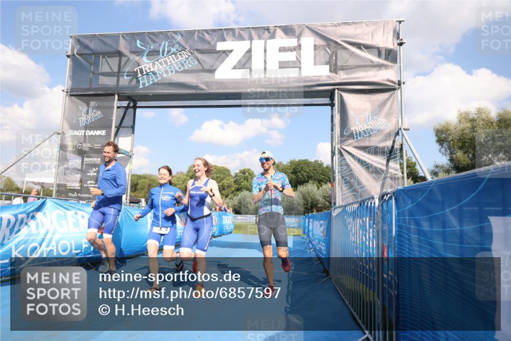 25.08.2024 - Elbe Triathlon Hamburg H.Heesch http://msf.ph/oto/6857597 25.08.2024 16:17:25 Ziel  meine-sportfotos.de