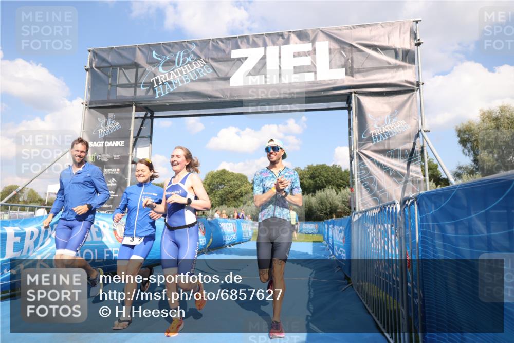 25.08.2024 - Elbe Triathlon Hamburg H.Heesch http://msf.ph/oto/6857627 25.08.2024 16:17:26 Ziel  meine-sportfotos.de