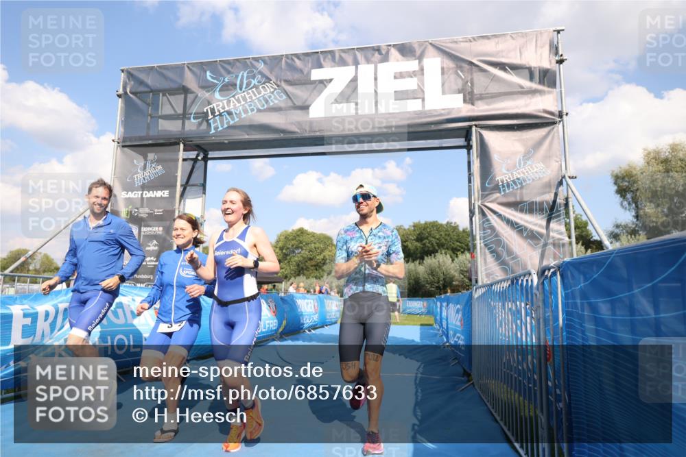 25.08.2024 - Elbe Triathlon Hamburg H.Heesch http://msf.ph/oto/6857633 25.08.2024 16:17:26 Ziel  meine-sportfotos.de