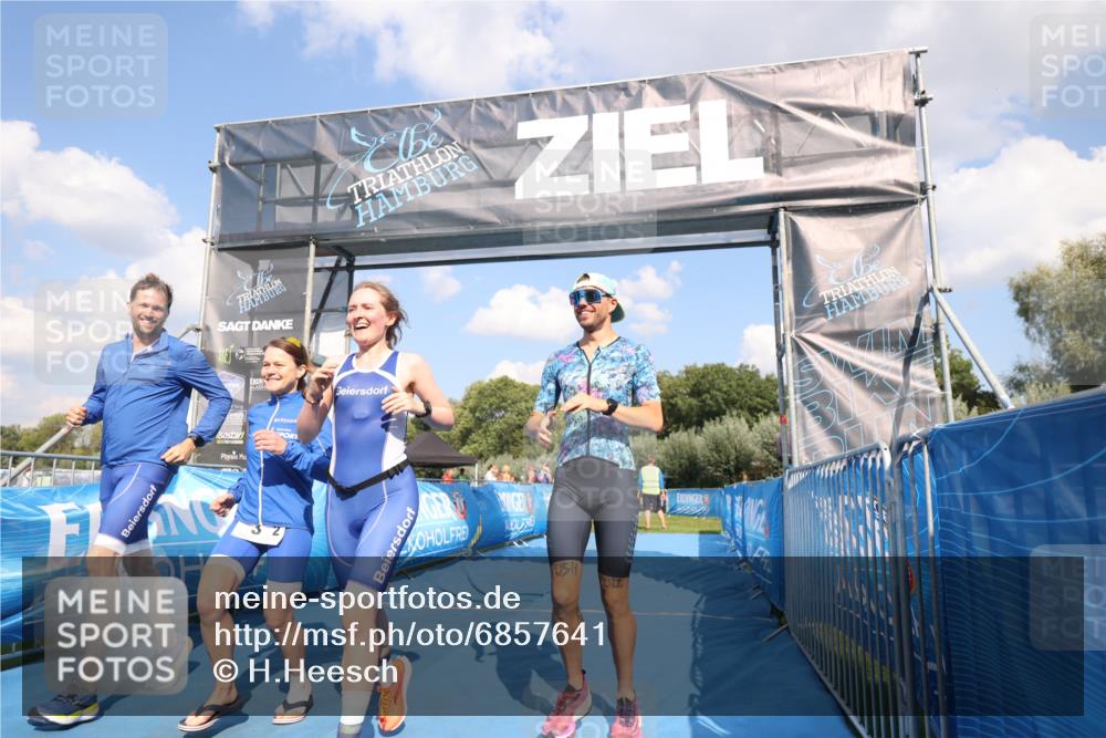 25.08.2024 - Elbe Triathlon Hamburg H.Heesch http://msf.ph/oto/6857641 25.08.2024 16:17:26 Ziel  meine-sportfotos.de