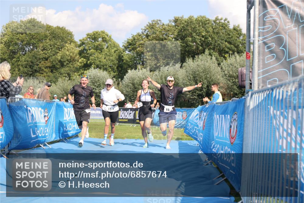 25.08.2024 - Elbe Triathlon Hamburg H.Heesch http://msf.ph/oto/6857674 25.08.2024 16:18:27 Ziel  meine-sportfotos.de