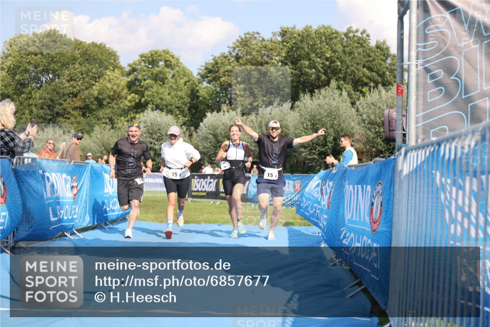 25.08.2024 - Elbe Triathlon Hamburg H.Heesch http://msf.ph/oto/6857677 25.08.2024 16:18:27 Ziel  meine-sportfotos.de