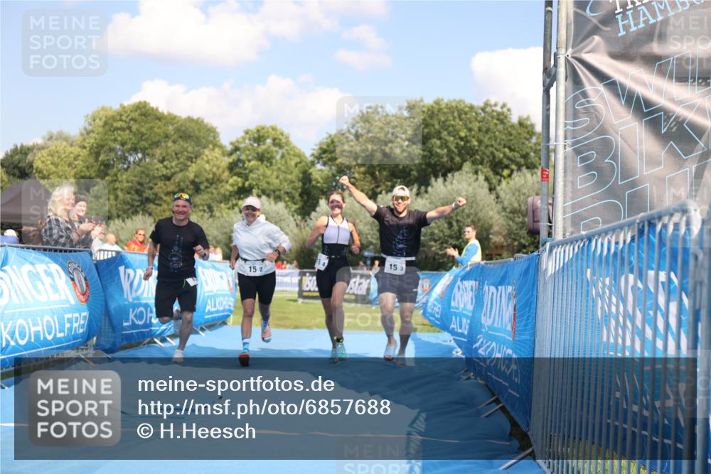 25.08.2024 - Elbe Triathlon Hamburg H.Heesch http://msf.ph/oto/6857688 25.08.2024 16:18:28 Ziel  meine-sportfotos.de