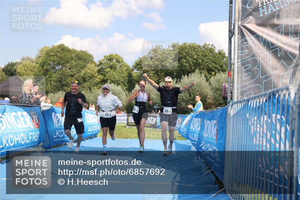 25.08.2024 - Elbe Triathlon Hamburg H.Heesch http://msf.ph/oto/6857692 25.08.2024 16:18:28 Ziel  meine-sportfotos.de