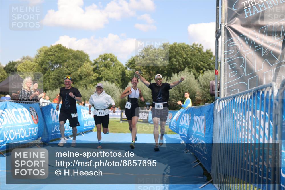 25.08.2024 - Elbe Triathlon Hamburg H.Heesch http://msf.ph/oto/6857695 25.08.2024 16:18:28 Ziel  meine-sportfotos.de