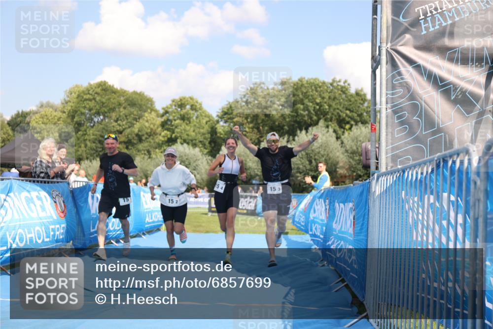 25.08.2024 - Elbe Triathlon Hamburg H.Heesch http://msf.ph/oto/6857699 25.08.2024 16:18:28 Ziel  meine-sportfotos.de