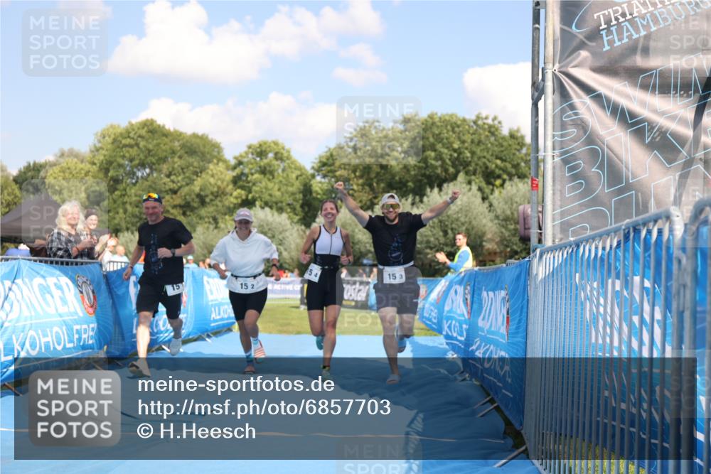 25.08.2024 - Elbe Triathlon Hamburg H.Heesch http://msf.ph/oto/6857703 25.08.2024 16:18:28 Ziel  meine-sportfotos.de