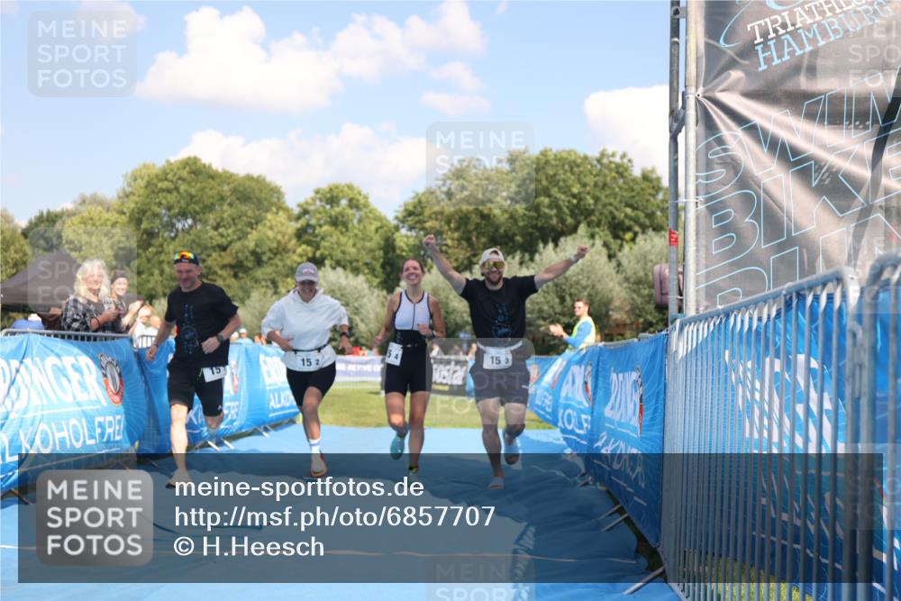 25.08.2024 - Elbe Triathlon Hamburg H.Heesch http://msf.ph/oto/6857707 25.08.2024 16:18:28 Ziel  meine-sportfotos.de