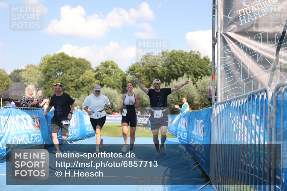 25.08.2024 - Elbe Triathlon Hamburg H.Heesch http://msf.ph/oto/6857713 25.08.2024 16:18:28 Ziel  meine-sportfotos.de
