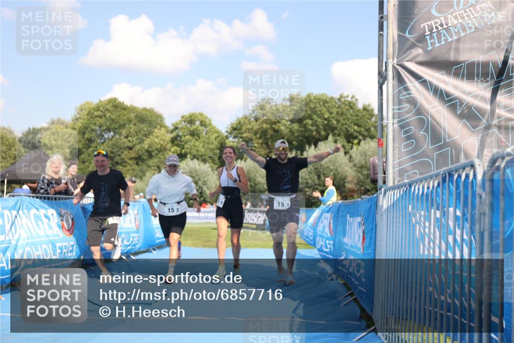25.08.2024 - Elbe Triathlon Hamburg H.Heesch http://msf.ph/oto/6857716 25.08.2024 16:18:28 Ziel  meine-sportfotos.de