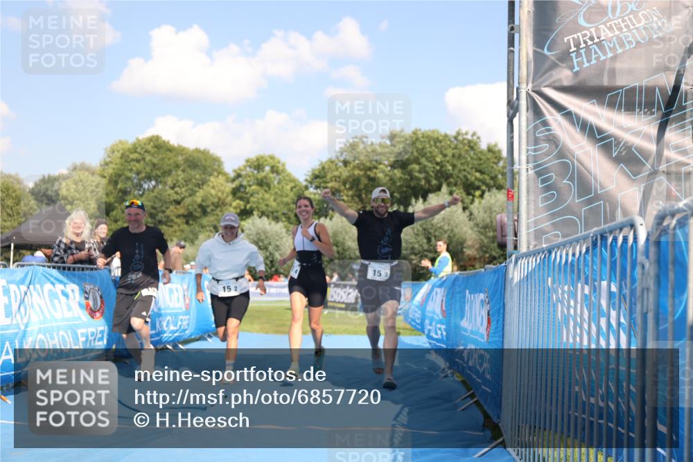 25.08.2024 - Elbe Triathlon Hamburg H.Heesch http://msf.ph/oto/6857720 25.08.2024 16:18:28 Ziel  meine-sportfotos.de
