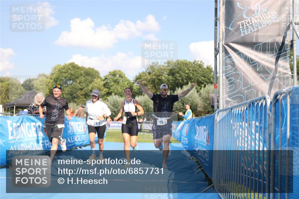 25.08.2024 - Elbe Triathlon Hamburg H.Heesch http://msf.ph/oto/6857731 25.08.2024 16:18:28 Ziel  meine-sportfotos.de