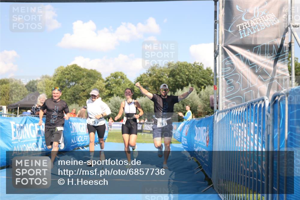 25.08.2024 - Elbe Triathlon Hamburg H.Heesch http://msf.ph/oto/6857736 25.08.2024 16:18:28 Ziel  meine-sportfotos.de