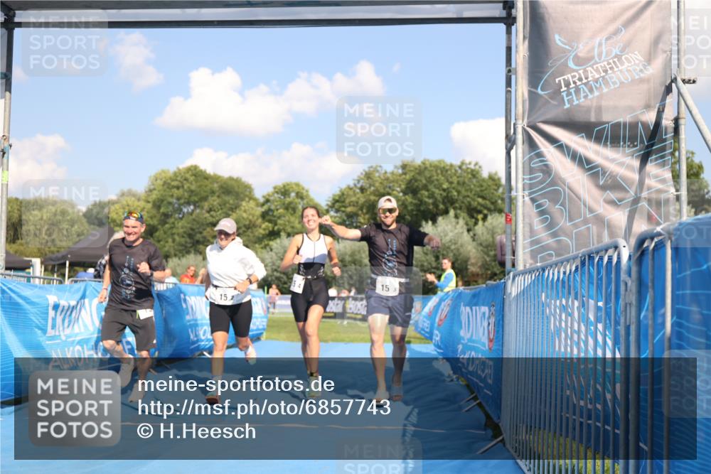 25.08.2024 - Elbe Triathlon Hamburg H.Heesch http://msf.ph/oto/6857743 25.08.2024 16:18:29 Ziel  meine-sportfotos.de
