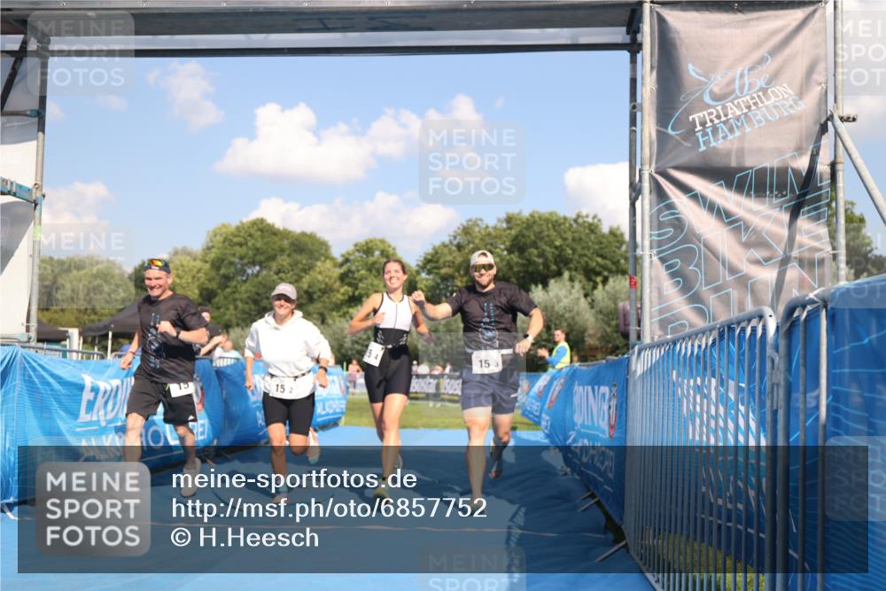 25.08.2024 - Elbe Triathlon Hamburg H.Heesch http://msf.ph/oto/6857752 25.08.2024 16:18:29 Ziel  meine-sportfotos.de