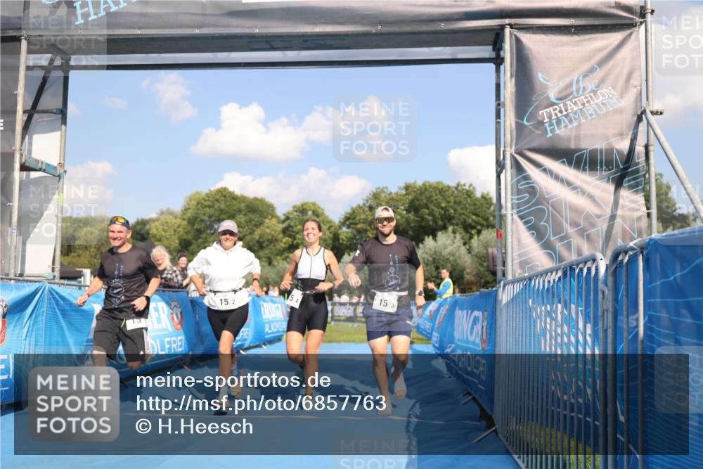 25.08.2024 - Elbe Triathlon Hamburg H.Heesch http://msf.ph/oto/6857763 25.08.2024 16:18:29 Ziel  meine-sportfotos.de