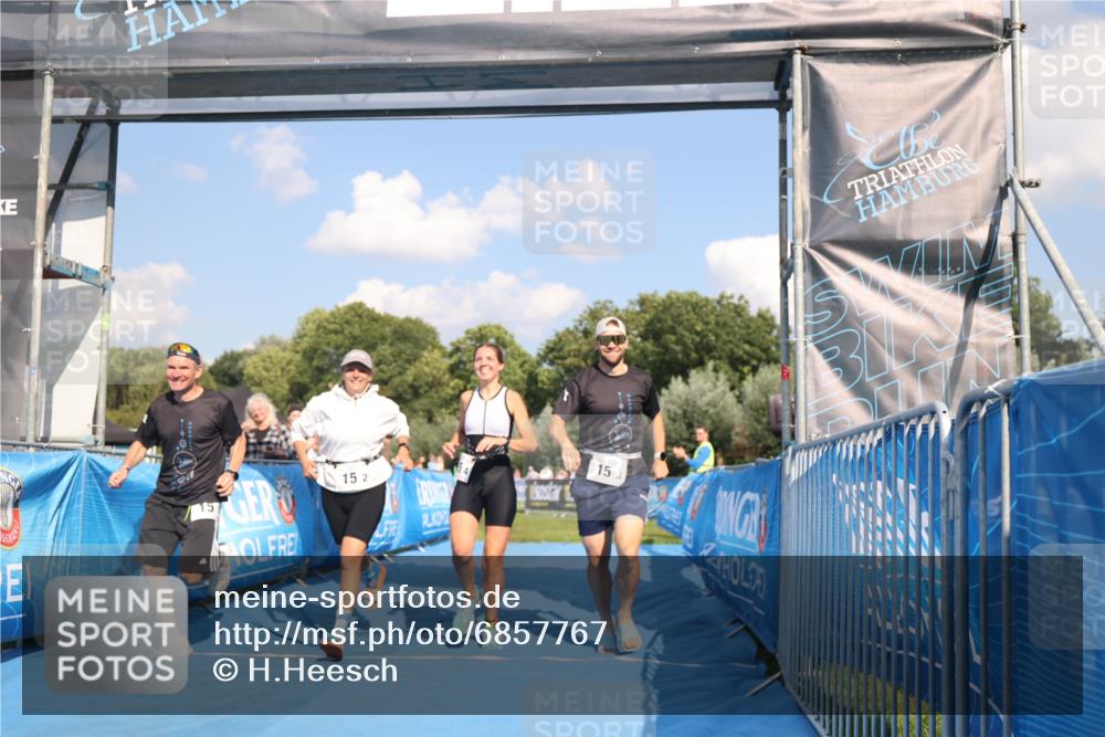 25.08.2024 - Elbe Triathlon Hamburg H.Heesch http://msf.ph/oto/6857767 25.08.2024 16:18:29 Ziel  meine-sportfotos.de