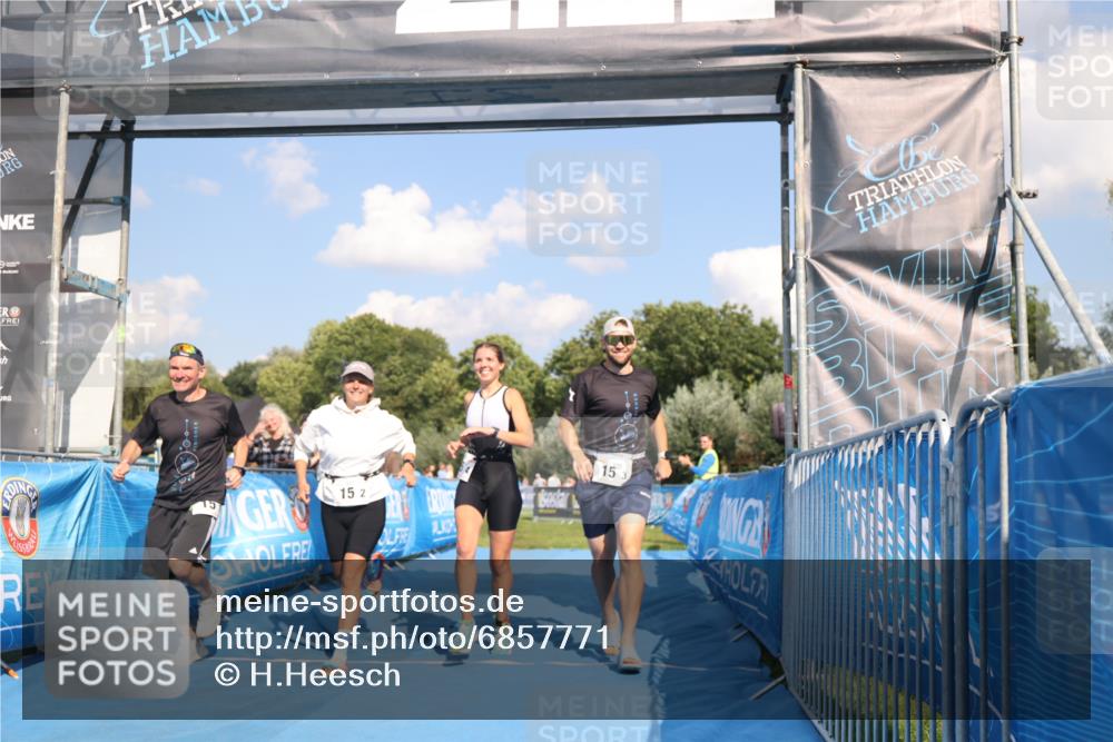 25.08.2024 - Elbe Triathlon Hamburg H.Heesch http://msf.ph/oto/6857771 25.08.2024 16:18:29 Ziel  meine-sportfotos.de