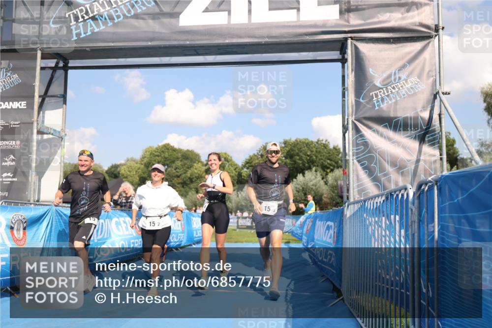 25.08.2024 - Elbe Triathlon Hamburg H.Heesch http://msf.ph/oto/6857775 25.08.2024 16:18:29 Ziel  meine-sportfotos.de
