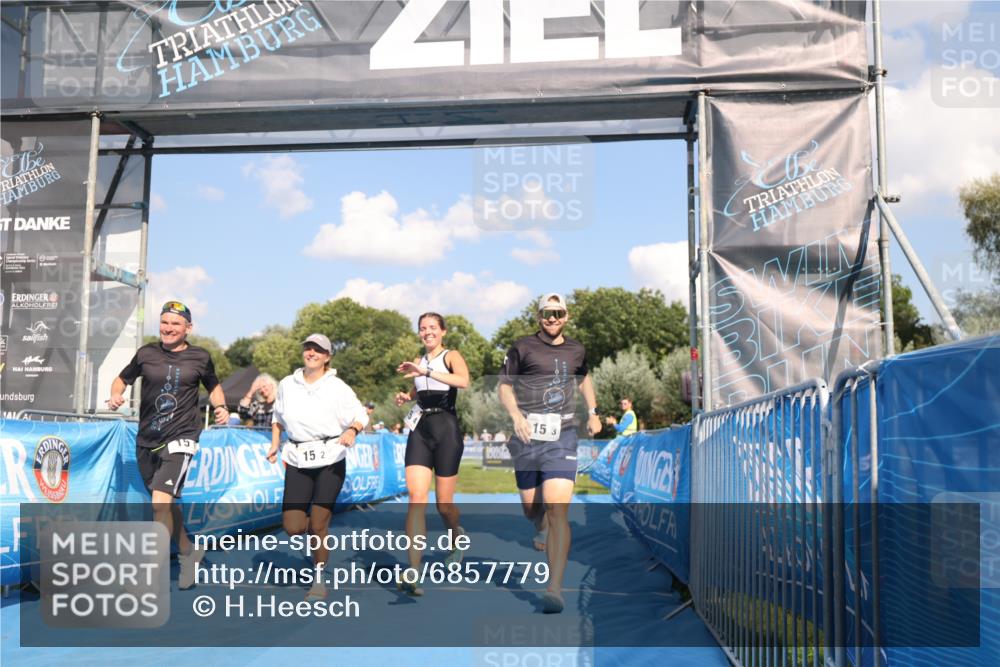 25.08.2024 - Elbe Triathlon Hamburg H.Heesch http://msf.ph/oto/6857779 25.08.2024 16:18:29 Ziel  meine-sportfotos.de