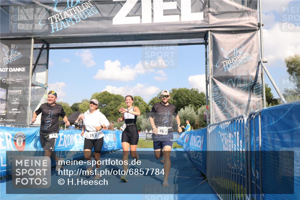 25.08.2024 - Elbe Triathlon Hamburg H.Heesch http://msf.ph/oto/6857784 25.08.2024 16:18:29 Ziel  meine-sportfotos.de