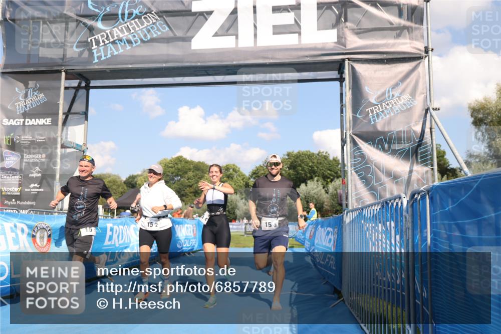 25.08.2024 - Elbe Triathlon Hamburg H.Heesch http://msf.ph/oto/6857789 25.08.2024 16:18:29 Ziel  meine-sportfotos.de