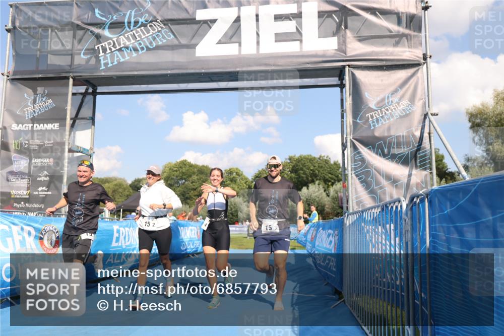 25.08.2024 - Elbe Triathlon Hamburg H.Heesch http://msf.ph/oto/6857793 25.08.2024 16:18:29 Ziel  meine-sportfotos.de