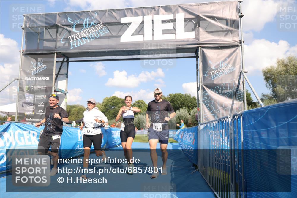 25.08.2024 - Elbe Triathlon Hamburg H.Heesch http://msf.ph/oto/6857801 25.08.2024 16:18:29 Ziel  meine-sportfotos.de
