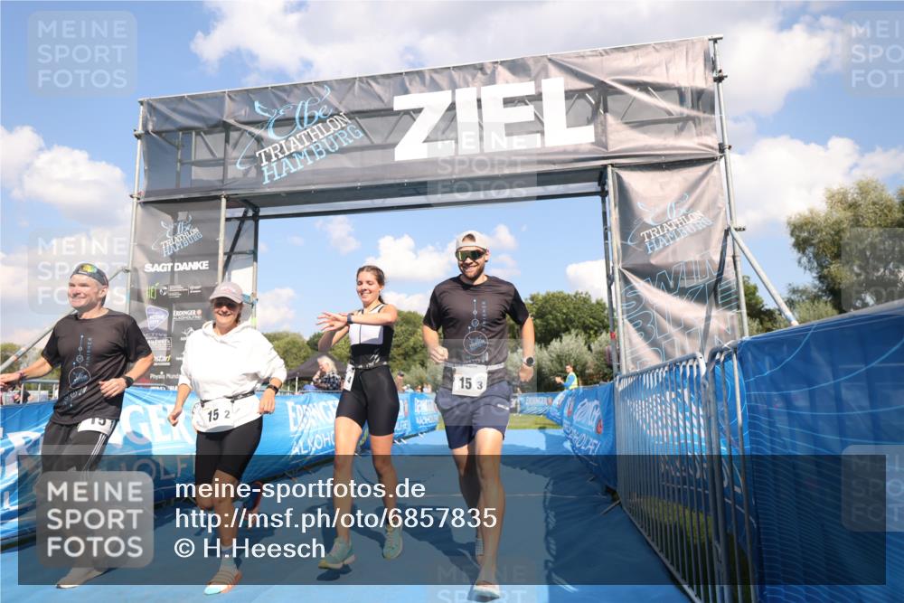 25.08.2024 - Elbe Triathlon Hamburg H.Heesch http://msf.ph/oto/6857835 25.08.2024 16:18:30 Ziel  meine-sportfotos.de