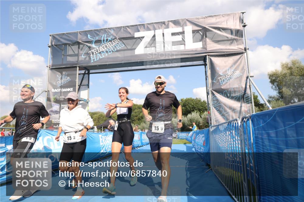 25.08.2024 - Elbe Triathlon Hamburg H.Heesch http://msf.ph/oto/6857840 25.08.2024 16:18:30 Ziel  meine-sportfotos.de