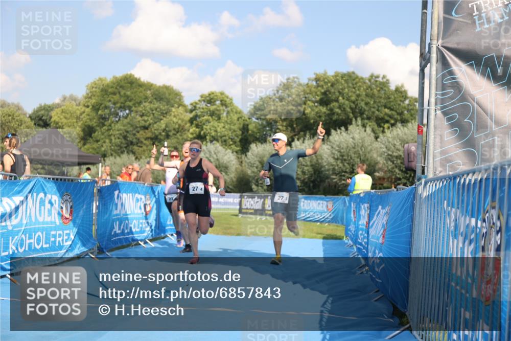25.08.2024 - Elbe Triathlon Hamburg H.Heesch http://msf.ph/oto/6857843 25.08.2024 16:19:41 Ziel  meine-sportfotos.de