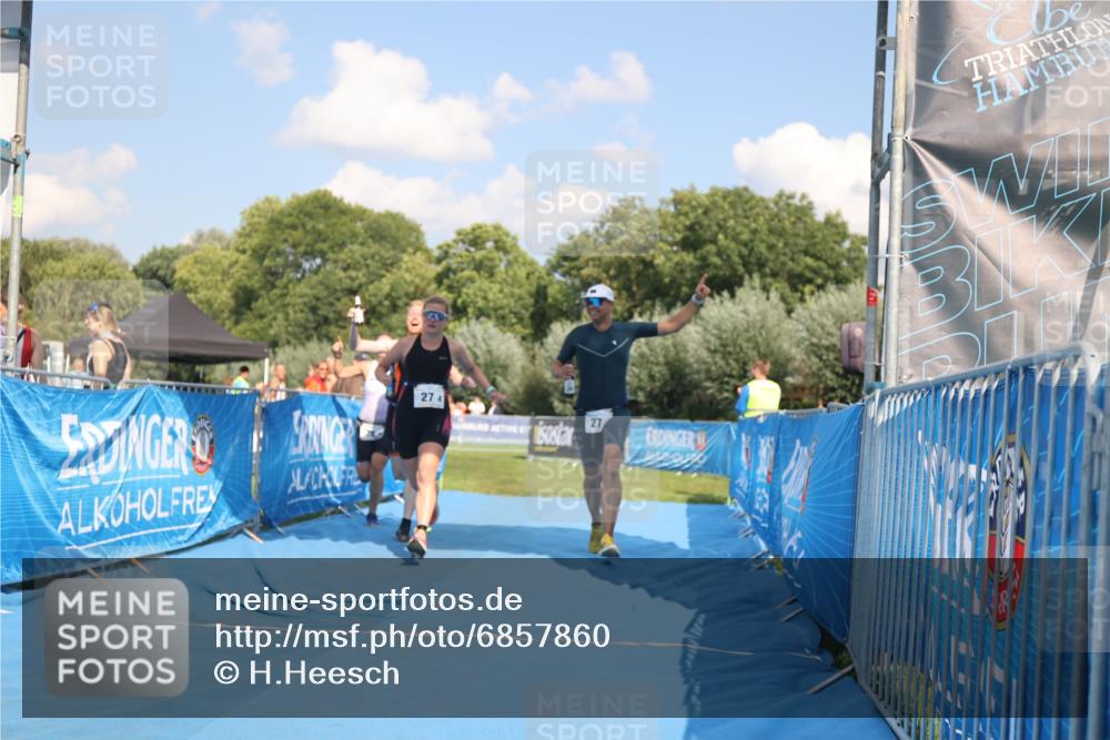 25.08.2024 - Elbe Triathlon Hamburg H.Heesch http://msf.ph/oto/6857860 25.08.2024 16:19:41 Ziel  meine-sportfotos.de